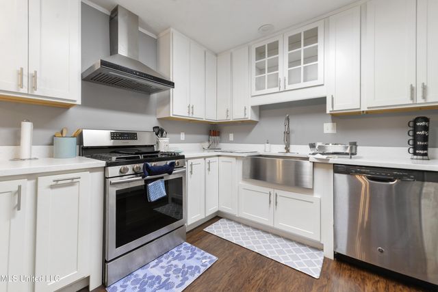 2510 Parkwood Place, Ocean Springs, MS 39564