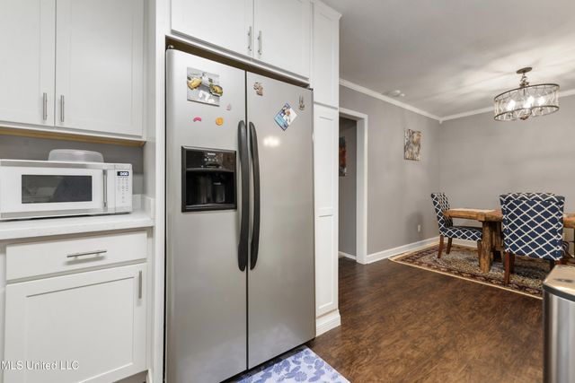 2510 Parkwood Place, Ocean Springs, MS 39564