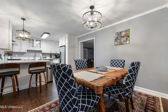 2510 Parkwood Place, Ocean Springs, MS 39564