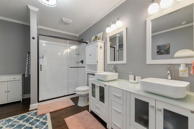 2510 Parkwood Place, Ocean Springs, MS 39564