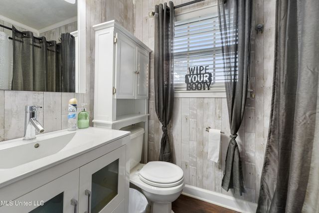 2510 Parkwood Place, Ocean Springs, MS 39564