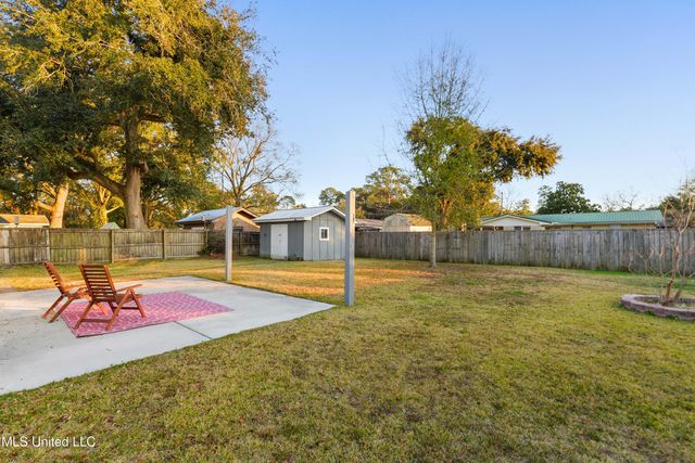 2510 Parkwood Place, Ocean Springs, MS 39564