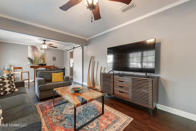 2510 Parkwood Place, Ocean Springs, MS 39564