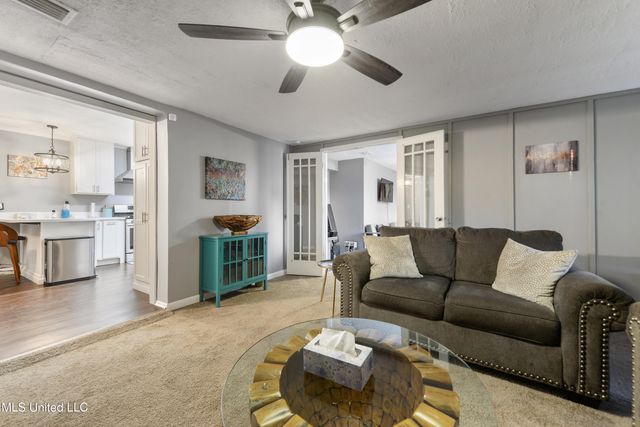 2510 Parkwood Place, Ocean Springs, MS 39564