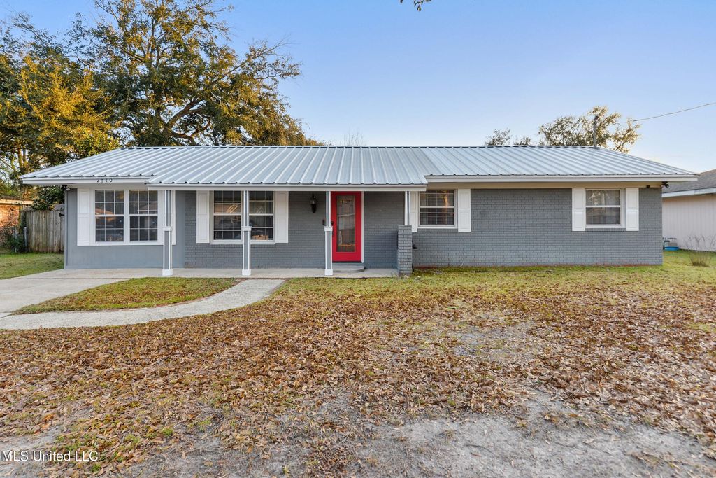 2510 Parkwood Place, Ocean Springs, MS 39564