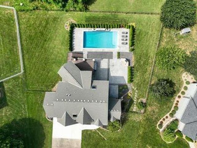 2315 Smokey Hill Drive, Lee's Summit, MO 64086