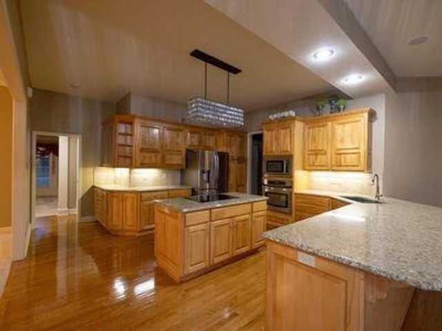 2315 Smokey Hill Drive, Lee's Summit, MO 64086