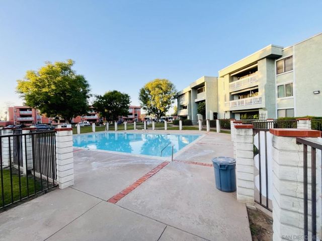 1040 E Washington Ave 33, Escondido, CA 92025