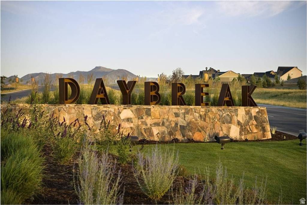 11331 S LAKE RUN RD, South Jordan, UT 84009