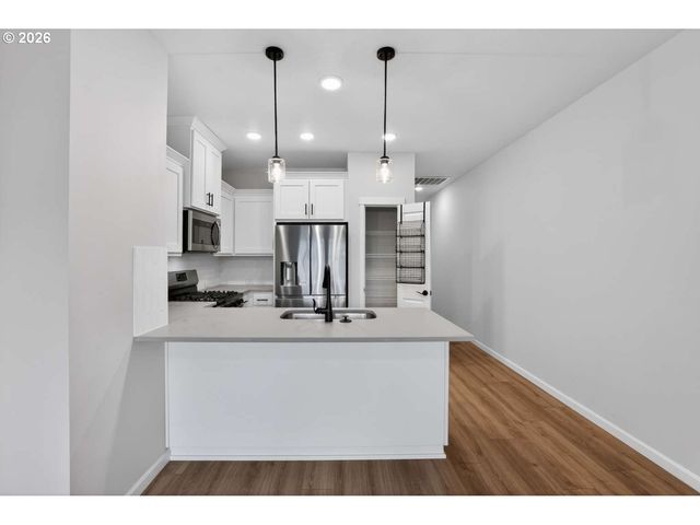 8176 Se BLANTON St, Hillsboro, OR 97123