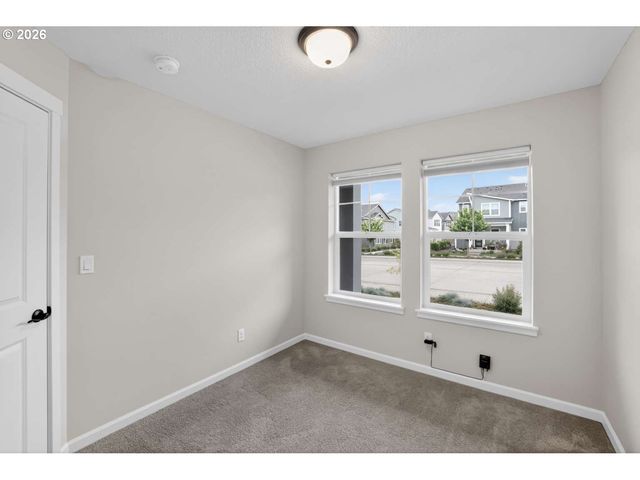 8176 Se BLANTON St, Hillsboro, OR 97123