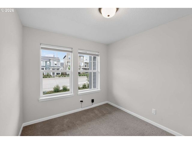 8176 Se BLANTON St, Hillsboro, OR 97123
