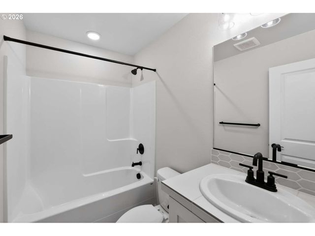 8176 Se BLANTON St, Hillsboro, OR 97123