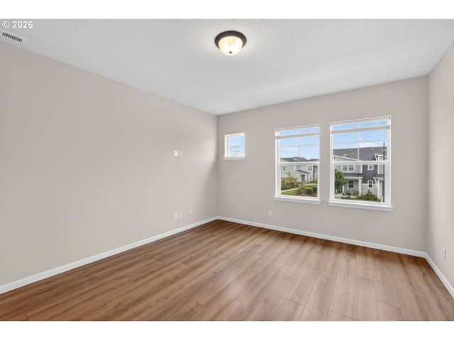 8176 Se BLANTON St, Hillsboro, OR 97123