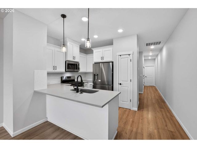 8176 Se BLANTON St, Hillsboro, OR 97123