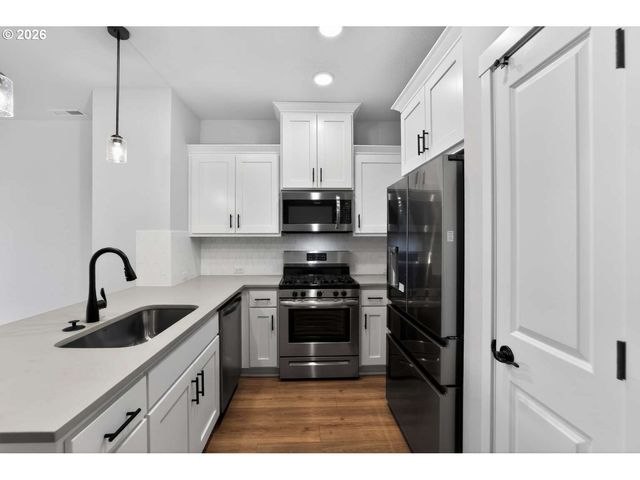 8176 Se BLANTON St, Hillsboro, OR 97123