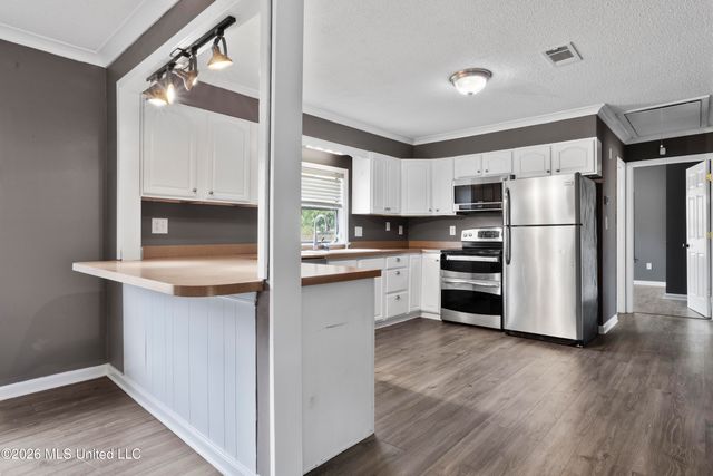 956 Old Spanish Trail, Bay Saint Louis, MS 39520