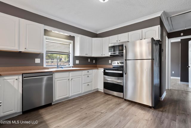 956 Old Spanish Trail, Bay Saint Louis, MS 39520