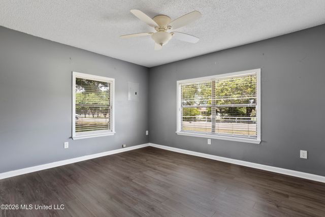 956 Old Spanish Trail, Bay Saint Louis, MS 39520
