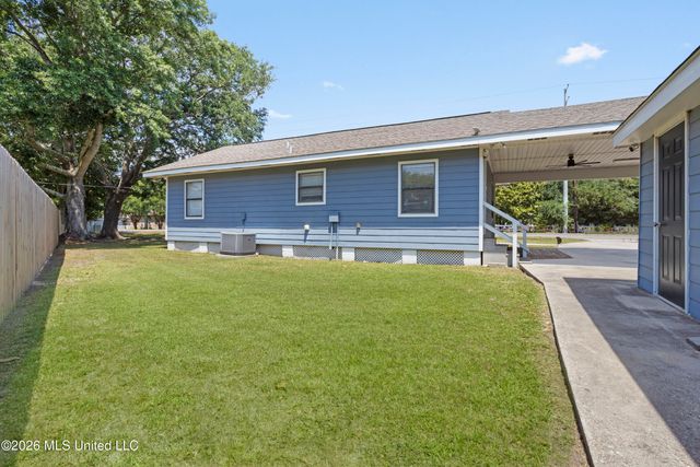 956 Old Spanish Trail, Bay Saint Louis, MS 39520