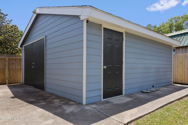 956 Old Spanish Trail, Bay Saint Louis, MS 39520