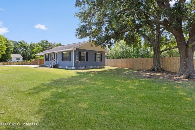 956 Old Spanish Trail, Bay Saint Louis, MS 39520