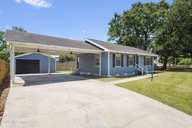 956 Old Spanish Trail, Bay Saint Louis, MS 39520