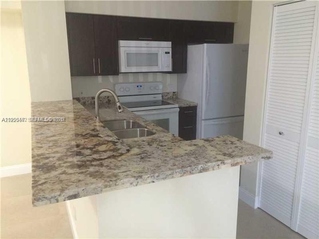 650 S Park Rd 11-5, Hollywood, FL 33021