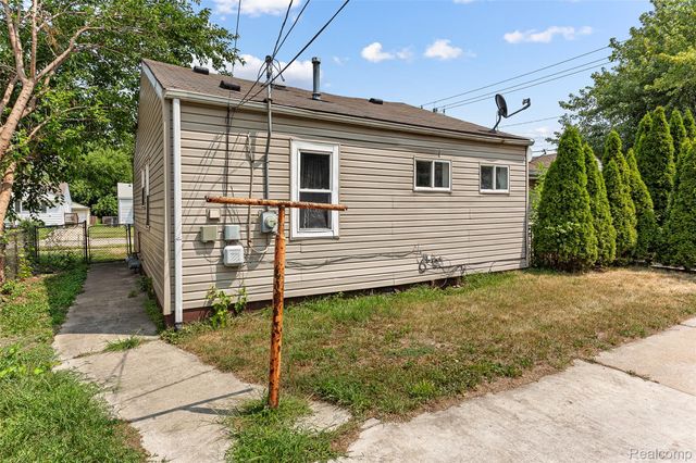 2303 Fisher Street, Melvindale, MI 48122