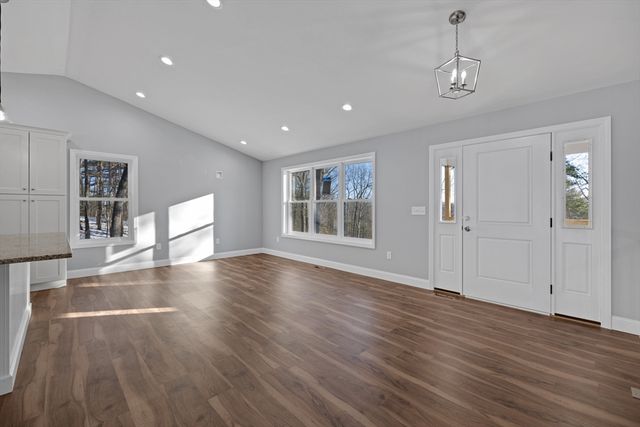 132 Kibbe Rd, East Longmeadow, MA 01028