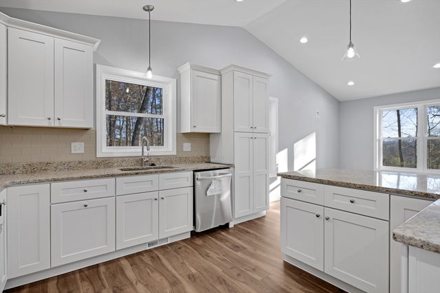 132 Kibbe Rd, East Longmeadow, MA 01028