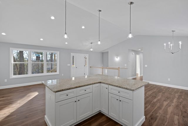 132 Kibbe Rd, East Longmeadow, MA 01028