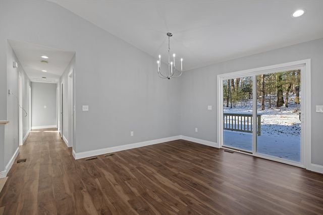 132 Kibbe Rd, East Longmeadow, MA 01028