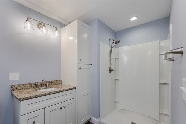 132 Kibbe Rd, East Longmeadow, MA 01028