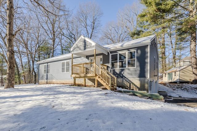 132 Kibbe Rd, East Longmeadow, MA 01028