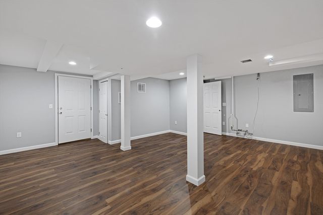 132 Kibbe Rd, East Longmeadow, MA 01028