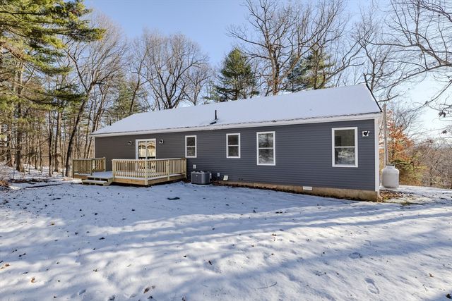 132 Kibbe Rd, East Longmeadow, MA 01028