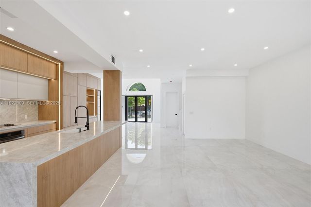 3111 SW 12th St A, Miami, FL 33135