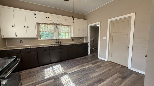 437 E 7th Street, Yorktown, TX 78164