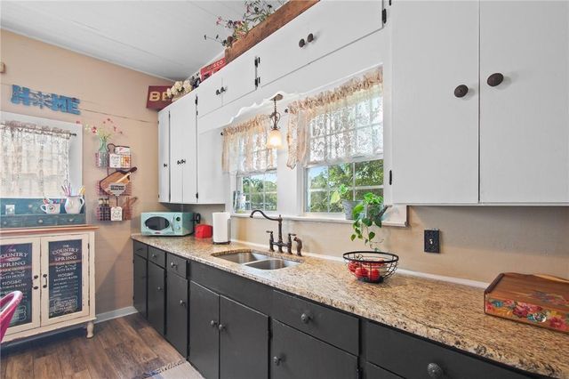 437 E 7th Street, Yorktown, TX 78164