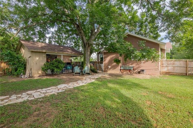 437 E 7th Street, Yorktown, TX 78164