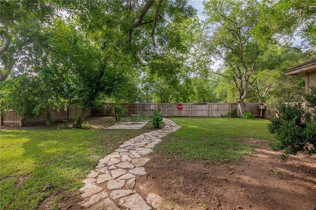 437 E 7th Street, Yorktown, TX 78164