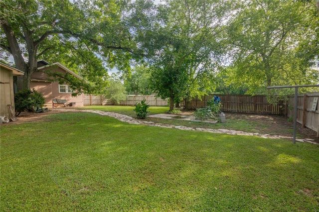 437 E 7th Street, Yorktown, TX 78164