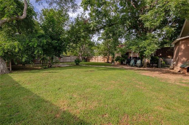 437 E 7th Street, Yorktown, TX 78164