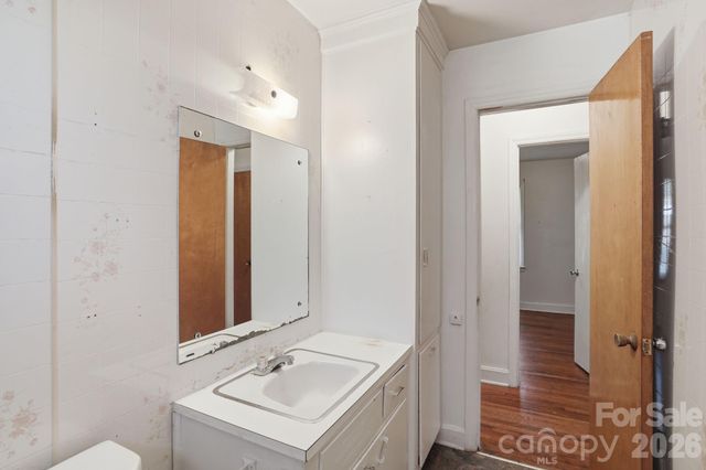 4325 Knollcrest Drive, Charlotte, NC 28208