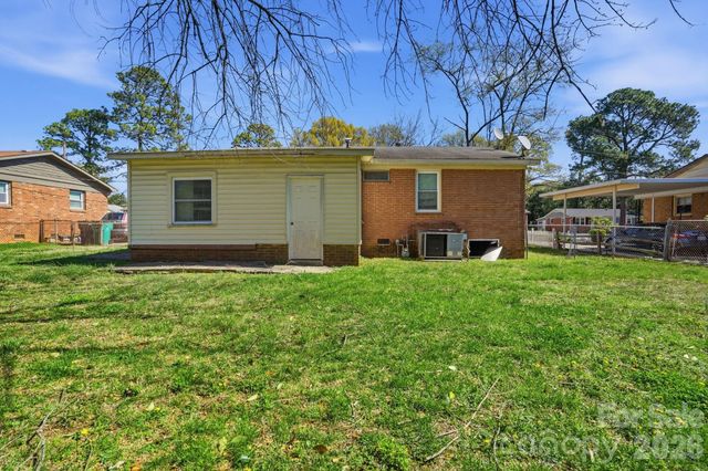 4325 Knollcrest Drive, Charlotte, NC 28208