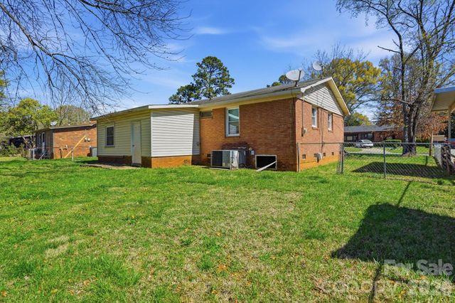 4325 Knollcrest Drive, Charlotte, NC 28208