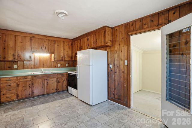 4325 Knollcrest Drive, Charlotte, NC 28208