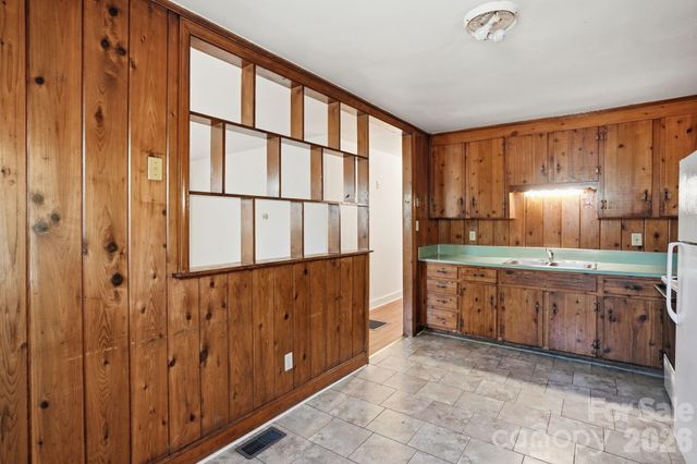 4325 Knollcrest Drive, Charlotte, NC 28208