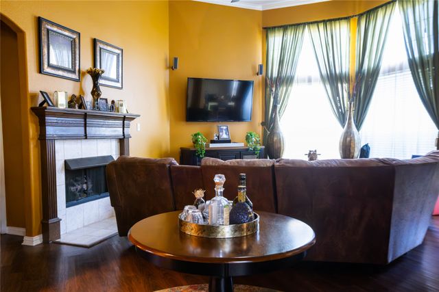 2405 Pine Hollow Court, Arlington, TX 76006